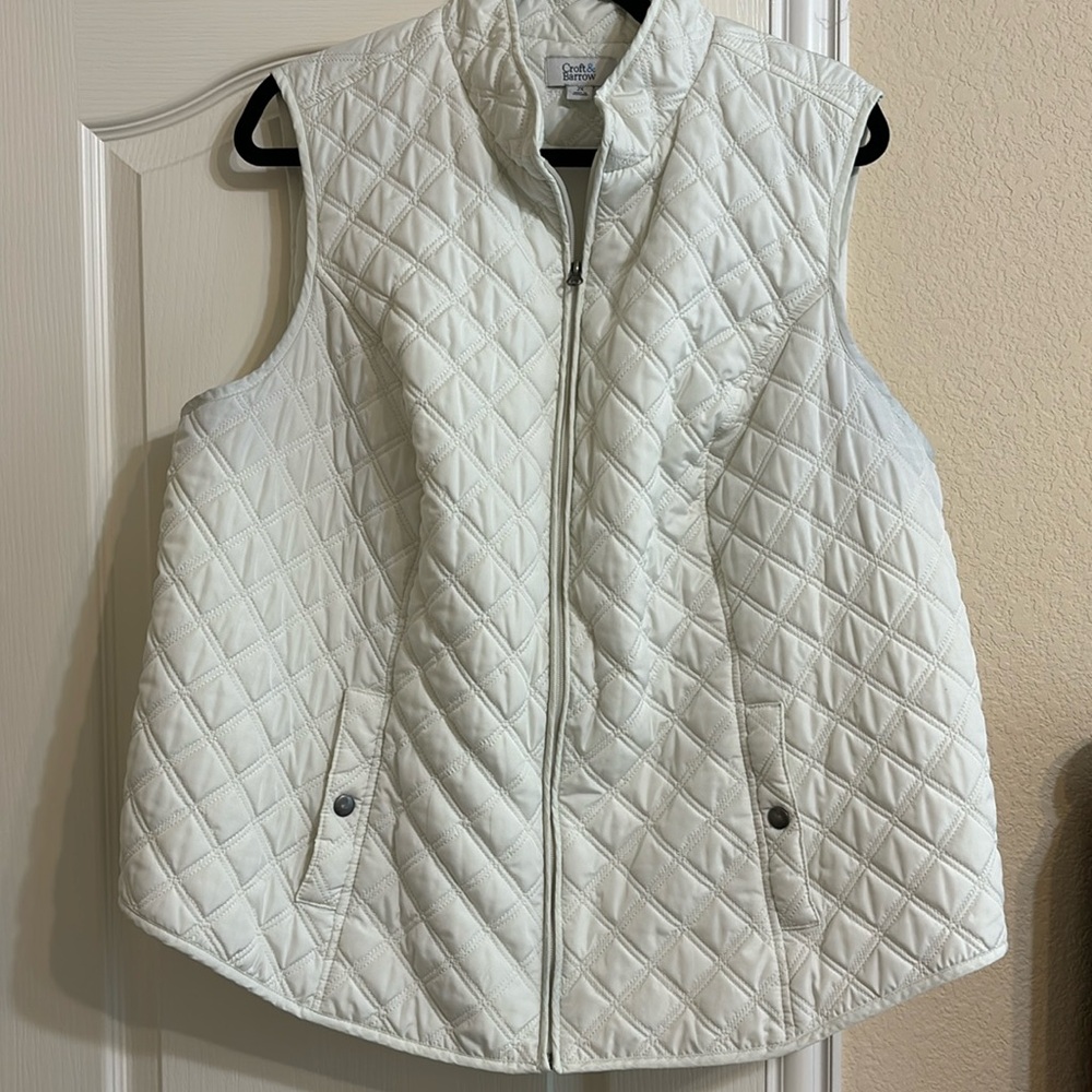 Sz 2X vest. Off white.